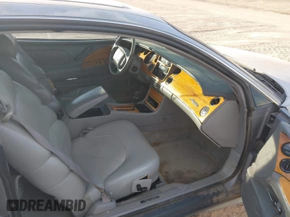 ✅ 1996 Buick Riviera • VIN: 1G4GD2217T4714771 • Lot: 43589513. Wystawiony na IAAI z przebiegiem 110 673 mil. Bezpłatny archiwum sprzedaży aukcyjnych z USA i szczegółowy raport historii pojazdu na DreamBid. Zdjęcie 5.