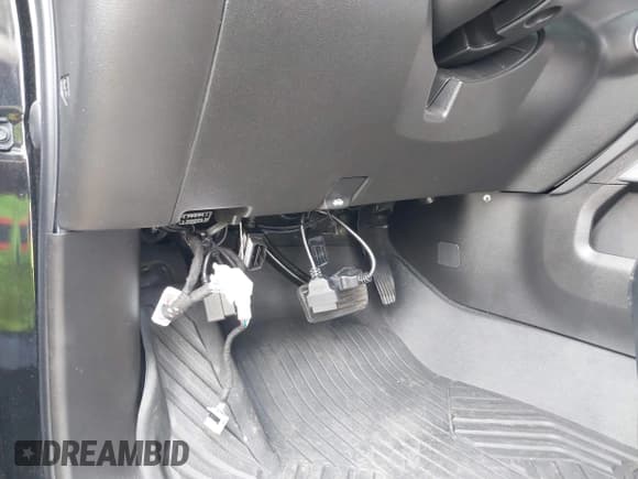 ✅ 2021 Chevrolet Silverado 1500 RST • VIN: 1GCUYEEL8MZ376540 • Lot: 42153636. Wystawiony na IAAI z przebiegiem 40 516 mil. Bezpłatny archiwum sprzedaży aukcyjnych z USA i szczegółowy raport historii pojazdu na DreamBid. Zdjęcie 17.