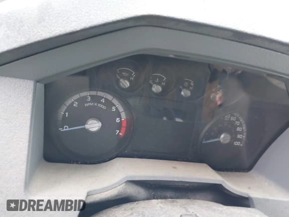 ✅ 2015 Ford F-250 Lariat • VIN: 1FT7W2B64FEA90419 • Lot: 43764989. Wystawiony na IAAI z przebiegiem Nie podano. Bezpłatny archiwum sprzedaży aukcyjnych z USA i szczegółowy raport historii pojazdu na DreamBid. Zdjęcie 7.