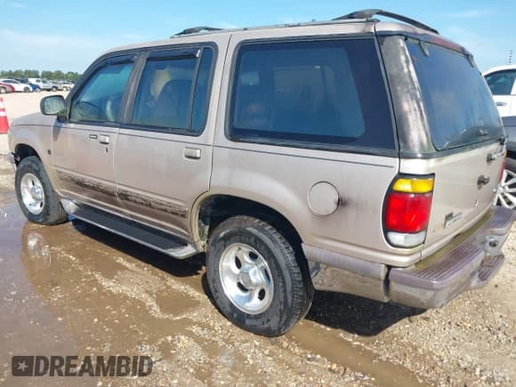 ✅ 1997 Ford Explorer XLT • VIN: 1FMDU32P3VZA18590 • Lot: 42694445. Listed on IAAI with 137,939 mi. Free auction sales archive from the USA and detailed vehicle history report at DreamBid. Image 3.