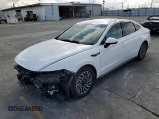 2024 Hyundai Sonata SEL z VIN KMHL34JJXRA094023, wystawiony jako Copart lot #66072825 z przebiegiem 5 624 mil mil oraz Szkoda całkowita • Salvage title. Historia ofert i sprzedaży dostępna na DreamBid. Obrazek 1.