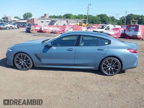 ✅ 2022 BMW 8 Series M850i • VIN: WBAGV8C02NCH89994 • Lot: 42771379. Wystawiony na IAAI z przebiegiem 60 519 mil. Bezpłatny archiwum sprzedaży aukcyjnych z USA i szczegółowy raport historii pojazdu na DreamBid. Zdjęcie 14.