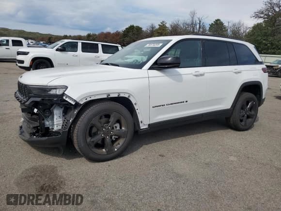 ✅ 2025 Jeep Grand Cherokee Limited • VIN: 1C4RJHBGXSC269914 • Lot: 70370205. Listed on Copart with 1,892 mi. Free auction sales archive from the USA and detailed vehicle history report at DreamBid. Image 1.