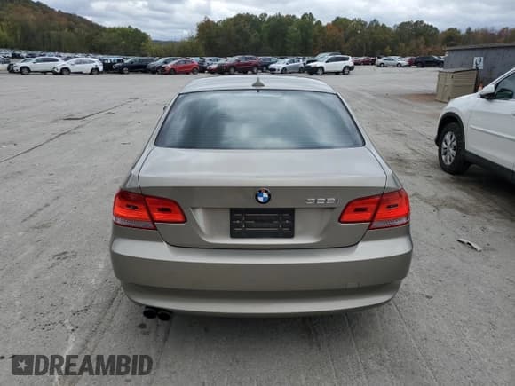 ✅ 2010 BMW 3 Series 328i • VIN: WBAWB3C51AP139380 • Lot: 89621155. Listed on Copart with 104,961 mi. Free auction sales archive from the USA and detailed vehicle history report at DreamBid. Image 6.