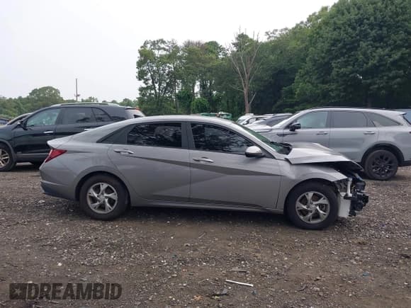 ✅ 2021 Hyundai Elantra SE • VIN: KMHLL4AG8MU117388 • Lot: 42904121. Listed on IAAI with 78,696 mi. Free auction sales archive from the USA and detailed vehicle history report at DreamBid. Image 13.