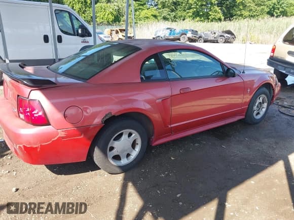 ✅ 2000 Ford Mustang • VIN: 1FAFP4044YF277880 • Lot: 42542108. Wystawiony na IAAI z przebiegiem Nie podano. Bezpłatny archiwum sprzedaży aukcyjnych z USA i szczegółowy raport historii pojazdu na DreamBid. Zdjęcie 4.