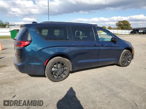 ✅ 2025 Chrysler Pacifica Limited • VIN: 2C4RC3GG6SR613834 • Lot: 90434985. Listed on Copart with 5,877 mi. Free auction sales archive from the USA and detailed vehicle history report at DreamBid. Image 3.