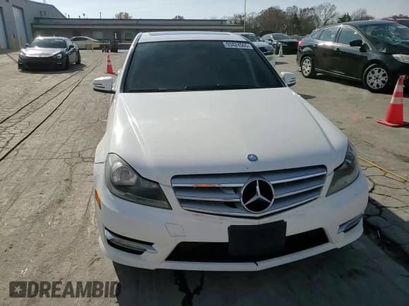 ✅ 2013 Mercedes-Benz C 300 Sport • VIN: WDDGF8AB9DR282805 • Lot: 93424565. Wystawiony na Copart z przebiegiem 260 688 mil. Bezpłatny archiwum sprzedaży aukcyjnych z USA i szczegółowy raport historii pojazdu na DreamBid. Zdjęcie 14.