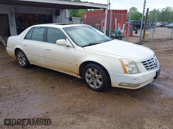 ✅ 2006 Cadillac DTS 1SB • VIN: 1G6KD57Y06U126675 • Lot: 42122625. Wystawiony na IAAI z przebiegiem 184 312 mil. Bezpłatny archiwum sprzedaży aukcyjnych z USA i szczegółowy raport historii pojazdu na DreamBid. Zdjęcie 1.