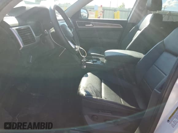 ✅ 2023 Volkswagen Atlas SEL • VIN: 1V2BR2CA4PC557239 • Лот: 70569615. Опубликован ранее на Copart с пробегом 28 486 миль. Бесплатный доступ к архиву аукционных продаж из США и подробный отчёт об истории автомобиля на DreamBid. Изображение 7.