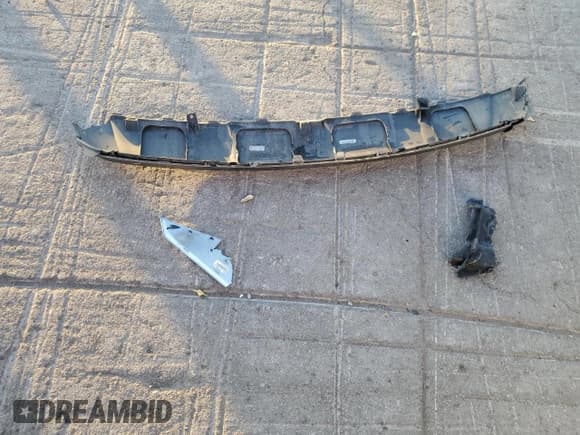 ✅ 2014 Toyota Sienna XLE • VIN: 5TDYK3DCXES410103 • Lot: 85434735. Listed on Copart with 135,876 mi. Free auction sales archive from the USA and detailed vehicle history report at DreamBid. Image 13.