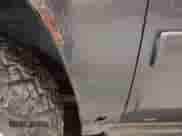 2010 Chevrolet Suburban LT z VIN 1GNUKJE36AR139025, wystawiony jako IAAI lot #41311327 z przebiegiem 201 955 mil mil oraz . Historia ofert i sprzedaży dostępna na DreamBid. Obrazek 6.