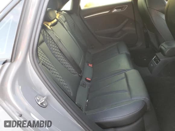 ✅ 2019 Audi RS 3 • VIN: WUABWGFFXKA906202 • Lot: 72532584. Wystawiony na Copart z przebiegiem 44 133 mil. Bezpłatny archiwum sprzedaży aukcyjnych z USA i szczegółowy raport historii pojazdu na DreamBid. Zdjęcie 10.