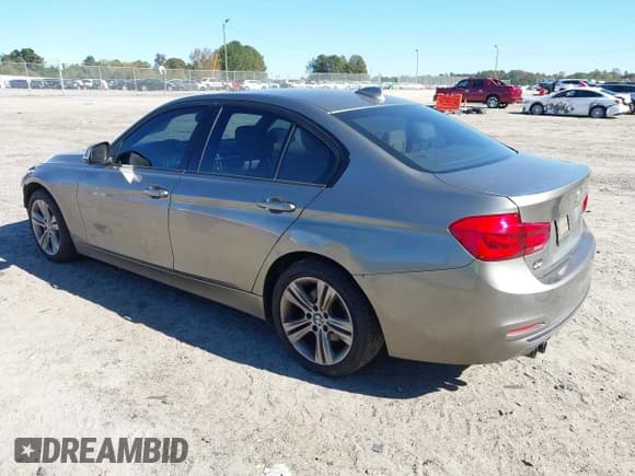 ✅ 2016 BMW 3 Series 328i • VIN: WBA8E9G57GNT86159 • Lot: 43480531. Wystawiony na IAAI z przebiegiem 116 120 mil. Bezpłatny archiwum sprzedaży aukcyjnych z USA i szczegółowy raport historii pojazdu na DreamBid. Zdjęcie 3.