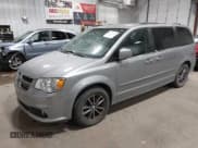 ✅ 2017 Dodge Grand Caravan SXT • VIN: 2C4RDGCG1HR554176 • Lot: 43617027. Wystawiony na IAAI z przebiegiem 217 653 mil. Bezpłatny archiwum sprzedaży aukcyjnych z USA i szczegółowy raport historii pojazdu na DreamBid. Zdjęcie 2.