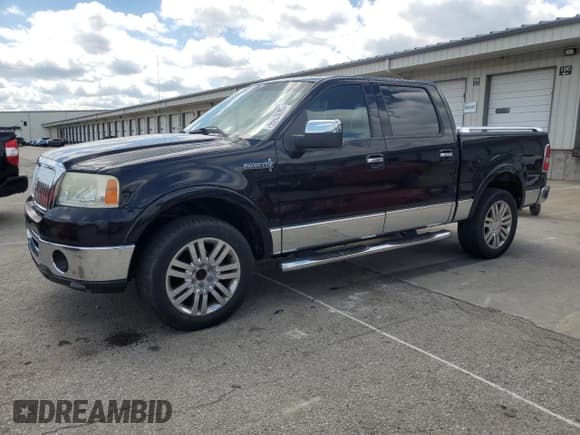 ✅ 2008 Lincoln Mark LT • VIN: 5LTPW18548FJ04788 • Lot: 55920085. Wystawiony na Copart z przebiegiem 233 068 mil. Bezpłatny archiwum sprzedaży aukcyjnych z USA i szczegółowy raport historii pojazdu na DreamBid. Zdjęcie 1.