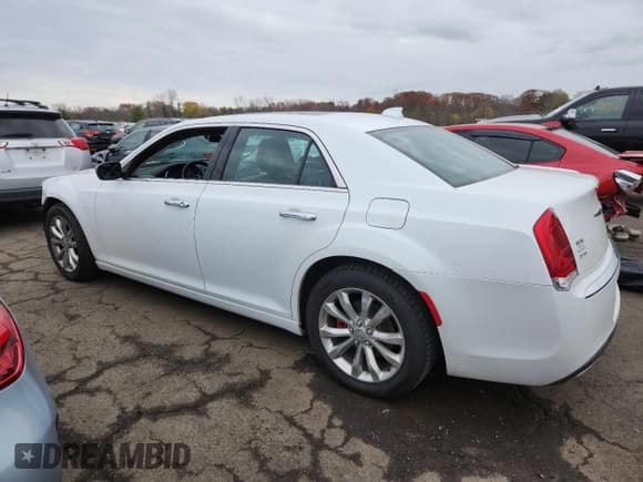 ✅ 2016 Chrysler 300 C • VIN: 2C3CCAKG2GH111566 • Лот: 92059935. Опубликован ранее на Copart с пробегом 146 643 миль. Бесплатный доступ к архиву аукционных продаж из США и подробный отчёт об истории автомобиля на DreamBid. Изображение 2.