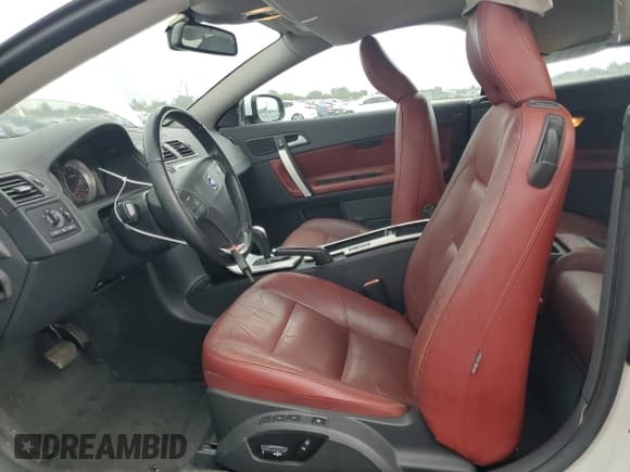 ✅ 2012 Volvo C70 T5 • VIN: YV1672MC1CJ125801 • Лот: 85262095. Опубликован ранее на Copart с пробегом 118 565 миль. Бесплатный доступ к архиву аукционных продаж из США и подробный отчёт об истории автомобиля на DreamBid. Изображение 7.