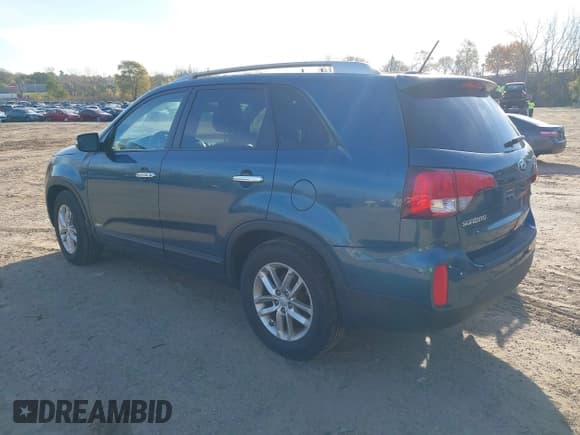 ✅ 2014 Kia Sorento LX • VIN: 5XYKTCA68EG438108 • Lot: 43592839. Wystawiony na IAAI z przebiegiem 255 371 mil. Bezpłatny archiwum sprzedaży aukcyjnych z USA i szczegółowy raport historii pojazdu na DreamBid. Zdjęcie 3.
