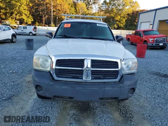 2005 Dodge Dakota ST z VIN 1D7HE22N25S329552, wystawiony jako Copart lot #90839955 z przebiegiem 189 006 mil mil oraz Szkoda całkowita • Salvage title. Historia ofert i sprzedaży dostępna na DreamBid. Obrazek 5.