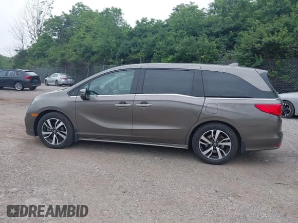 ✅ 2018 Honda Odyssey Elite • VIN: 5FNRL6H97JB025422 • Lot: 42352974. Wystawiony na IAAI z przebiegiem 71 724 mil. Bezpłatny archiwum sprzedaży aukcyjnych z USA i szczegółowy raport historii pojazdu na DreamBid. Zdjęcie 15.