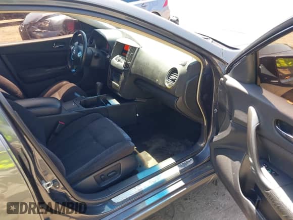 2012 Nissan Maxima S z VIN 1N4AA5AP2CC864082, wystawiony jako IAAI lot #42295921 z przebiegiem 72 583 mil mil oraz . Historia ofert i sprzedaży dostępna na DreamBid. Obrazek 5.