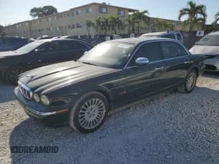 ✅ 2005 Jaguar XJ Vanden Plas • VIN: SAJWA82C95SG37532 • Lot: 48981515. Wystawiony na Copart z przebiegiem 129 187 mil. Bezpłatny archiwum sprzedaży aukcyjnych z USA i szczegółowy raport historii pojazdu na DreamBid. Zdjęcie 1.