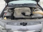 ✅ 2014 Chrysler 300 S • VIN: 2C3CCABG1EH336929 • Lot: 85154235. Wystawiony na Copart z przebiegiem 256 918 mil. Bezpłatny archiwum sprzedaży aukcyjnych z USA i szczegółowy raport historii pojazdu na DreamBid. Zdjęcie 11.