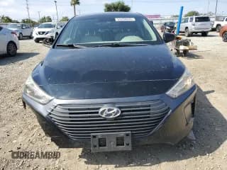 ✅ 2018 Hyundai Ioniq Blue • VIN: KMHC65LC0JU073681 • Lot: 55296685. Wystawiony na Copart z przebiegiem 130 580 mil. Bezpłatny archiwum sprzedaży aukcyjnych z USA i szczegółowy raport historii pojazdu na DreamBid. Zdjęcie 5.