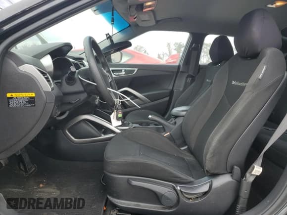 ✅ 2014 Hyundai Veloster • VIN: KMHTC6AD8EU185046 • Lot: 78541194. Wystawiony na Copart z przebiegiem 138 884 mil. Bezpłatny archiwum sprzedaży aukcyjnych z USA i szczegółowy raport historii pojazdu na DreamBid. Zdjęcie 7.