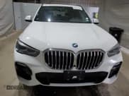 ✅ 2020 BMW X5 xDrive40i • VIN: 5UXCR6C06L9C02070 • Лот: 91931305. Опубликован ранее на Copart с пробегом 127 120 миль. Бесплатный доступ к архиву аукционных продаж из США и подробный отчёт об истории автомобиля на DreamBid. Изображение 5.