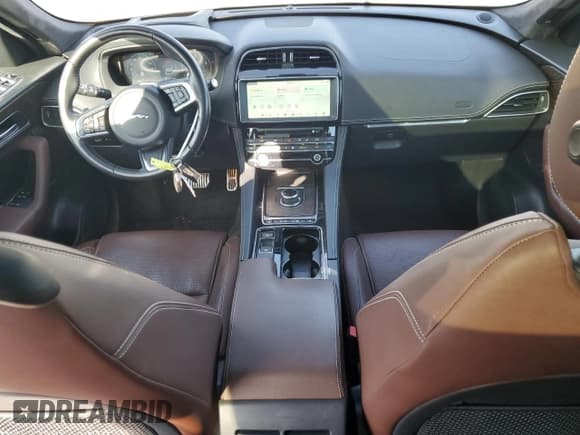 ✅ 2019 Jaguar F-Pace S • VIN: SADCM2FV5KA610008 • Lot: 81825285. Wystawiony na Copart z przebiegiem 68 479 mil. Bezpłatny archiwum sprzedaży aukcyjnych z USA i szczegółowy raport historii pojazdu na DreamBid. Zdjęcie 8.