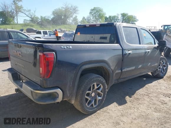 ✅ 2022 GMC Sierra 1500 SLT • VIN: 3GTUUDED3NG546299 • Лот: 42248227. Опубликован ранее на IAAI с пробегом 52 555 миль. Бесплатный доступ к архиву аукционных продаж из США и подробный отчёт об истории автомобиля на DreamBid. Изображение 4.
