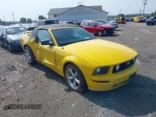 ✅ 2005 Ford Mustang GT Deluxe • VIN: 1ZVFT85H955195294 • Лот: 42645093. Опубликован ранее на IAAI с пробегом 66 777 миль. Бесплатный доступ к архиву аукционных продаж из США и подробный отчёт об истории автомобиля на DreamBid. Изображение 1.