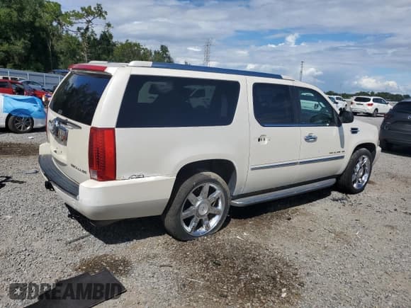 ✅ 2011 Cadillac Escalade ESV Luxury • VIN: 1GYS4HEF9BR170374 • Lot: 84458185. Wystawiony na Copart z przebiegiem 142 315 mil. Bezpłatny archiwum sprzedaży aukcyjnych z USA i szczegółowy raport historii pojazdu na DreamBid. Zdjęcie 3.