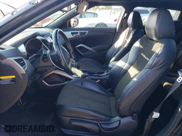 2016 Hyundai Veloster с VIN KMHTC6AD0GU253584, выставлен на аукционе Copart как лот 72979804 с пробегом 82 804 миль миль и Списание • Salvage title. История ставок и продаж доступна на DreamBid. Изображение 7.