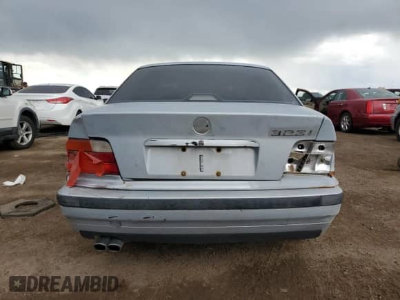 1998 BMW 3 Series z VIN WBACD3328WAV23184, wystawiony jako Copart lot #58570555 z przebiegiem 181 087 mil mil oraz Szkoda całkowita • Salvage title. Historia ofert i sprzedaży dostępna na DreamBid. Obrazek 6.