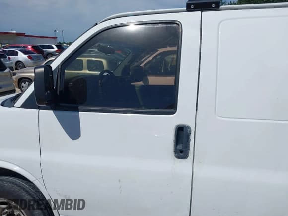 ✅ 2014 Chevrolet Express Cargo • VIN: 1GCWGFBAXE1212680 • Lot: 42450162. Wystawiony na IAAI z przebiegiem 253 657 mil. Bezpłatny archiwum sprzedaży aukcyjnych z USA i szczegółowy raport historii pojazdu na DreamBid. Zdjęcie 14.