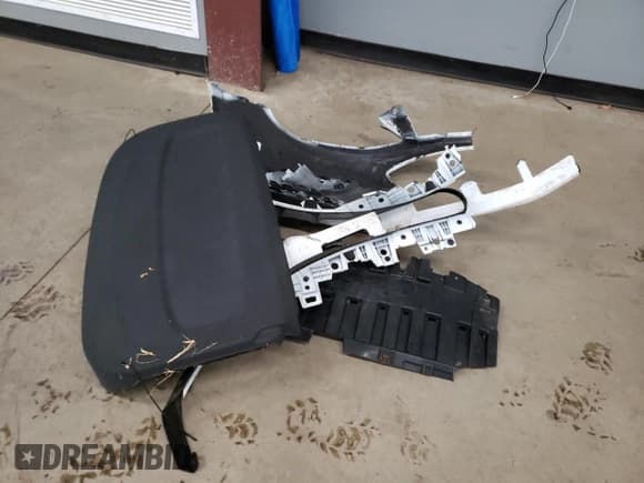 ✅ 2017 Chevrolet Cruze LT • VIN: 3G1BE6SM6HS590196 • Lot: 36762483. Listed on Copart with 100,275 mi. Free auction sales archive from the USA and detailed vehicle history report at DreamBid. Image 12.