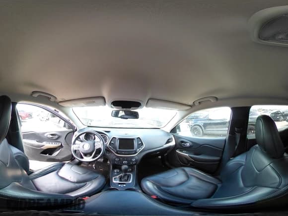 ✅ 2018 Jeep Cherokee Limited • VIN: 1C4PJMDB3JD554478 • Lot: 42442225. Wystawiony na IAAI z przebiegiem 95 267 mil. Bezpłatny archiwum sprzedaży aukcyjnych z USA i szczegółowy raport historii pojazdu na DreamBid. Zdjęcie 18.