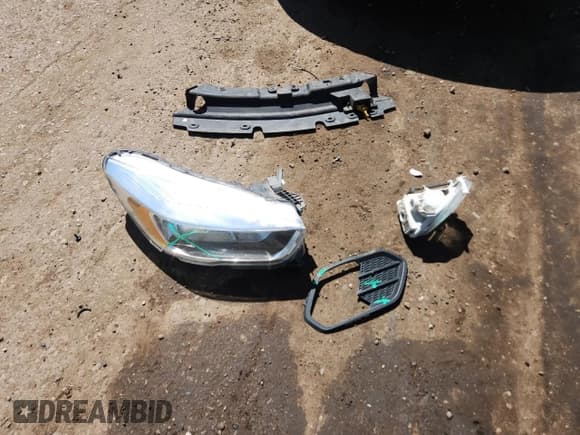 ✅ 2018 Ford Escape SE • VIN: 1FMCU9GD1JUB01911 • Lot: 80621525. Wystawiony na Copart z przebiegiem 91 262 mil. Bezpłatny archiwum sprzedaży aukcyjnych z USA i szczegółowy raport historii pojazdu na DreamBid. Zdjęcie 12.