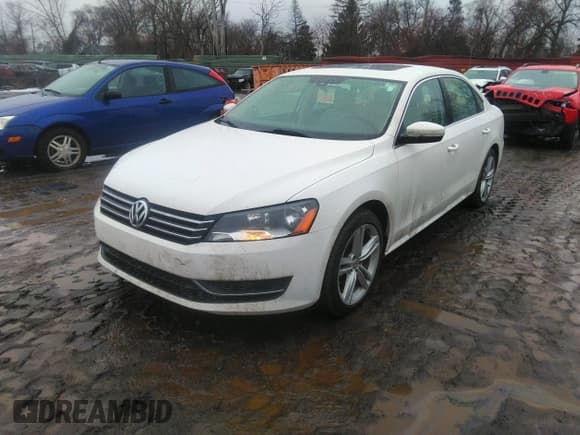 ✅ 2014 Volkswagen Passat SE • VIN: 1VWBP7A35EC017711 • Лот: 41679776. Опубликован ранее на IAAI с пробегом 175 425 миль. Бесплатный доступ к архиву аукционных продаж из США и подробный отчёт об истории автомобиля на DreamBid. Изображение 2.