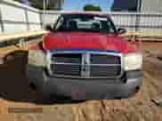 2005 Dodge Dakota ST z VIN 1D7HE22K75S247631, wystawiony jako Copart lot #75274584 z przebiegiem 217 695 mil mil oraz Szkoda całkowita • Salvage title. Historia ofert i sprzedaży dostępna na DreamBid. Obrazek 5.