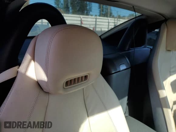 ✅ 2011 Mercedes-Benz SLK 300 • VIN: WDBWK5EA2BF241530 • Lot: 50907715. Wystawiony na Copart z przebiegiem 116 210 mil. Bezpłatny archiwum sprzedaży aukcyjnych z USA i szczegółowy raport historii pojazdu na DreamBid. Zdjęcie 10.