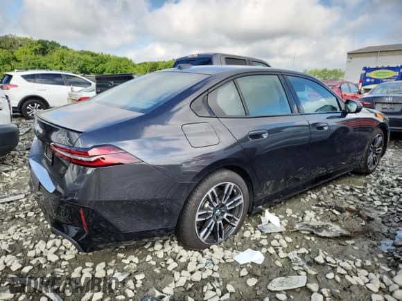 ✅ 2024 BMW 5 Series 540i xDrive • VIN: WBA63FJ06RCS89901 • Лот: 64640215. Опубликован ранее на Copart с пробегом 4 866 миль. Бесплатный доступ к архиву аукционных продаж из США и подробный отчёт об истории автомобиля на DreamBid. Изображение 3.