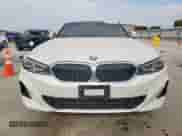 2023 BMW 3 Series 330i xDrive z VIN 3MW89FF01P8D57221, wystawiony jako Copart lot #71742965 z przebiegiem 44 395 mil mil oraz Szkoda całkowita • Salvage title. Historia ofert i sprzedaży dostępna na DreamBid. Obrazek 5.