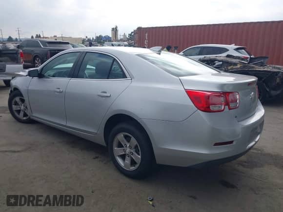 2016 Chevrolet Malibu LT z VIN 1G11C5SA2GF121773, wystawiony jako IAAI lot #43301466 z przebiegiem 100 398 mil mil oraz . Historia ofert i sprzedaży dostępna na DreamBid. Obrazek 3.