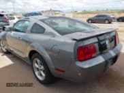 ✅ 2007 Ford Mustang Deluxe • VIN: 1ZVHT80N675263916 • Lot: 42598236. Wystawiony na IAAI z przebiegiem 263 572 mil. Bezpłatny archiwum sprzedaży aukcyjnych z USA i szczegółowy raport historii pojazdu na DreamBid. Zdjęcie 3.