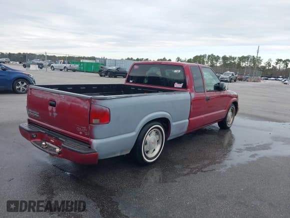 ✅ 2003 GMC Sonoma SLS • VIN: 1GTCS19X838142020 • Lot: 41297220. Wystawiony na IAAI z przebiegiem 378 855 mil. Bezpłatny archiwum sprzedaży aukcyjnych z USA i szczegółowy raport historii pojazdu na DreamBid. Zdjęcie 4.