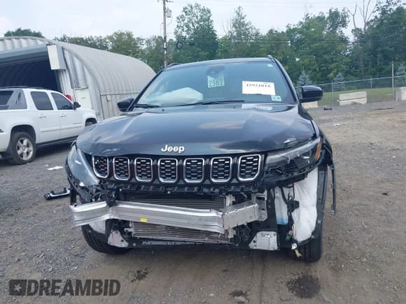 ✅ 2024 Jeep Compass Limited • VIN: 3C4NJDCN8RT139858 • Lot: 42921018. Listed on IAAI with 8,749 mi. Free auction sales archive from the USA and detailed vehicle history report at DreamBid. Image 12.